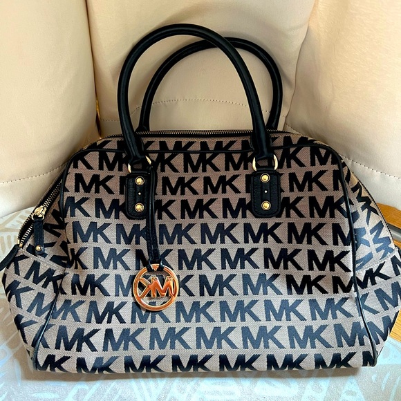 Michael kors tote purse - Picture 1 of 4
